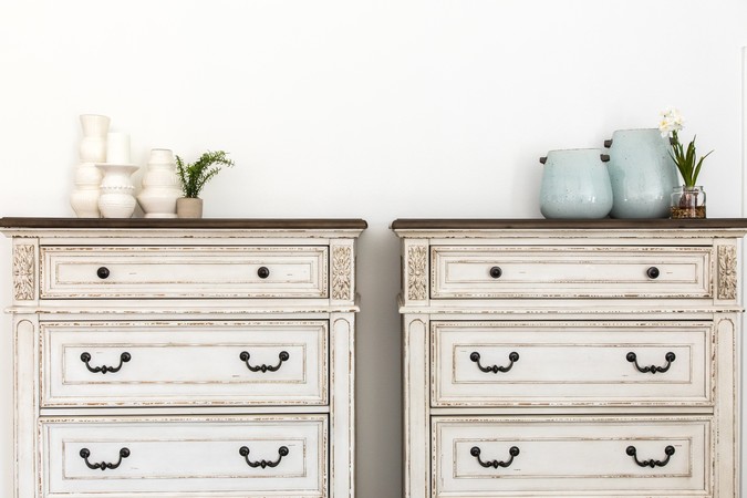 Realyn 5 Drawer Chest of Drawers | Ashley