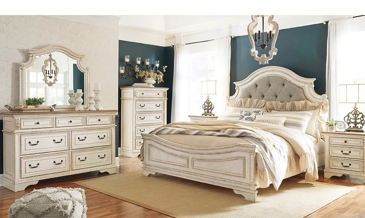 Realyn sleigh deals bed ashley furniture