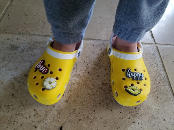 yellow crocs size 4