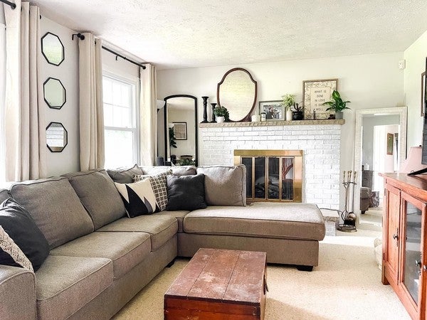 Lycoris.　0331 Altari 2 Piece Sectional with Chaise - Alloy - Right Facing