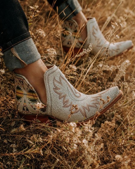 Ariat International  Home Page