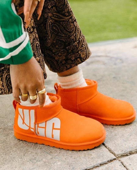 赤白帽様　✨26✨表面超美品✨UGG✨CLASSIC ULTRA MINI Classic Ultra Mini Chopd Boot | UGG