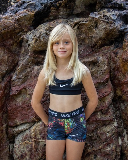 Nike sports outlet bra kids