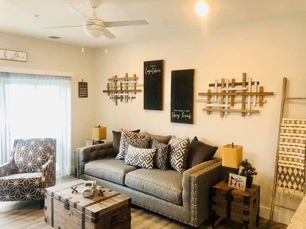 トップス house on the hill S/STee 80cm 10518 S Terry Dr, Palos Hills, IL 60465 | Zillow