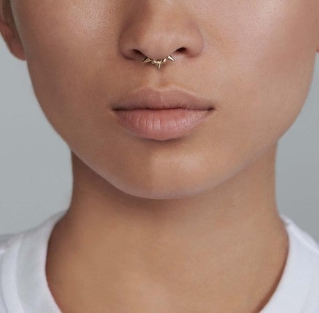 国内発| MARIA TASH Granulated Triple Short Spike イヤーカフ Granulated Triple Short Spike Tash Cuff Earring White Gold