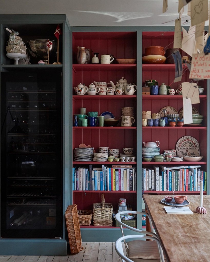 Eating Room Red No.43 | Estate Eggshell | Wood & Metal Paint Estate Eggshell | Farrow & Ball