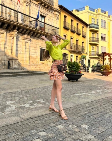 Orange skirt with floral print | Loavies