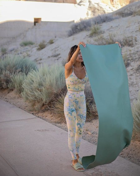 Travel Yoga Mats | Foldable and Lightweight – Manduka EU