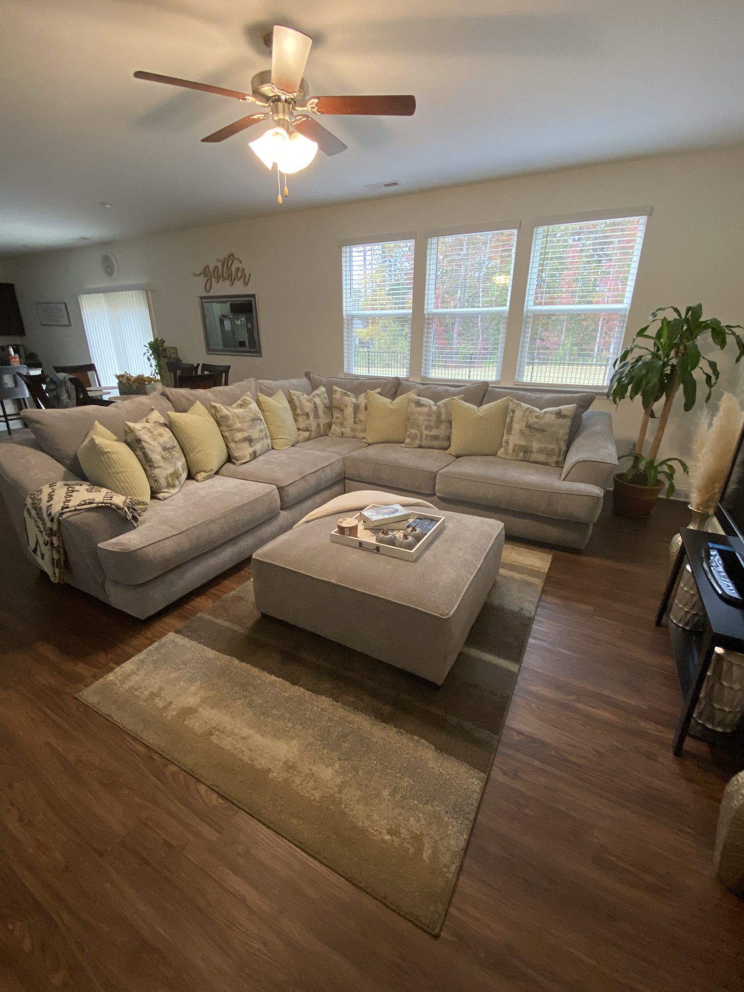 Briar Crossing Gray Chenille Fabric 3 Pc Sectional | Rooms to Go