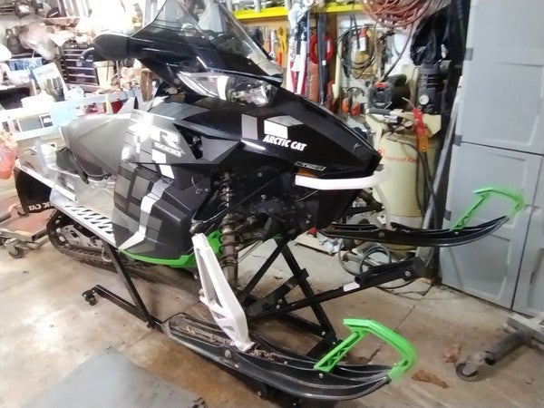 Black Ice Exclusive Deluxe Snowmobile Lift & Work Stand | Black Widow