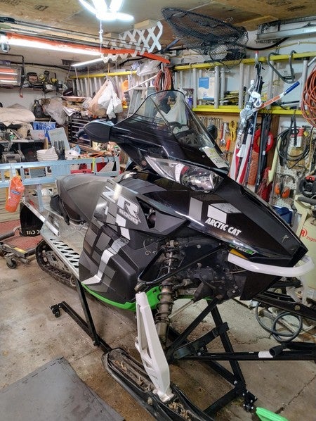 Black Ice Exclusive Deluxe Snowmobile Lift & Work Stand | Black Widow