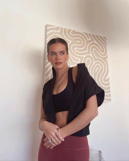 ベスト・ジレ [Alo Yoga] In Motion Vest In Motion Vest - Black | Alo Yoga
