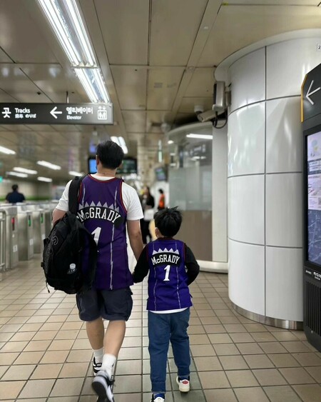  Mitchell & Ness NBA Swingman Road Jersey Raptors 98 Tracy  McGrady Purple SM : Sports & Outdoors