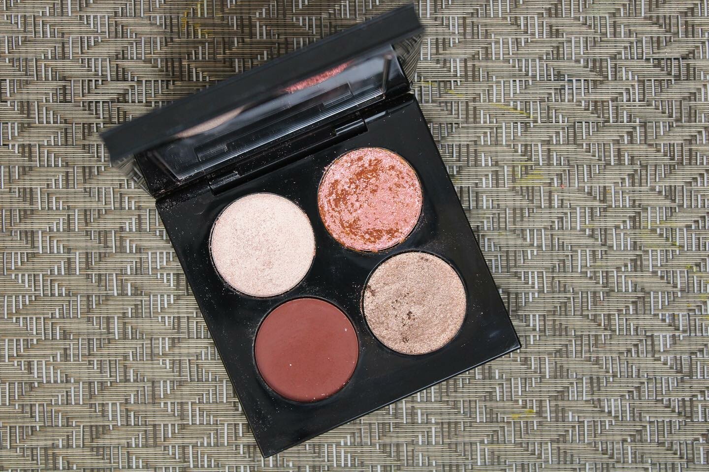 Venus in Fleurs Luxe Eyeshadow Palette: Voyeuristic Vixen - PAT