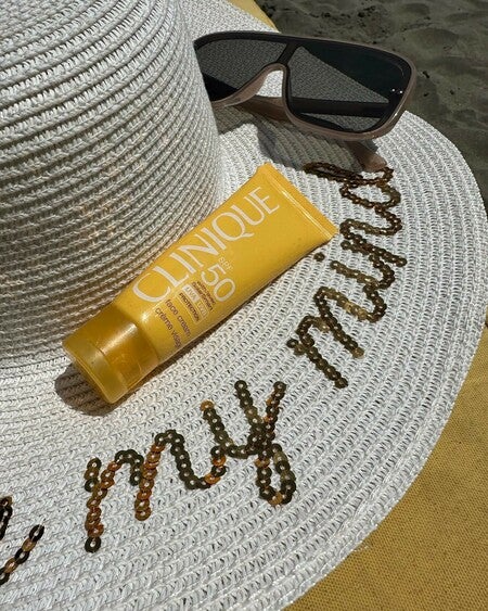 BBクリーム Serment Sunblock Cream SPF40/PA+++ Sunscreen Cream SPF 40 | Size: 100 gms By Qraa