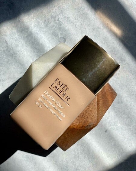 ESTEE LAUDER

エスティローダー ESTEE LAUDER Double Wear Sheer Long-Wear Foundation SPF 19 | Estée Lauder