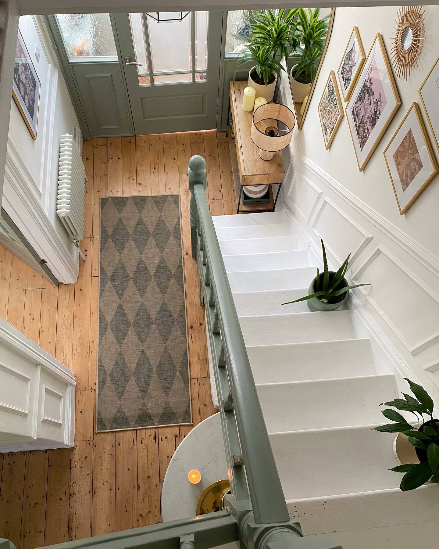 image by prettylittleterrace containing stair, floor, plant, balustrade, carpet