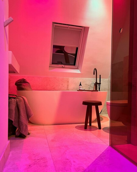image by gooisemannen containing bathroom, bath, pink, tub, stool