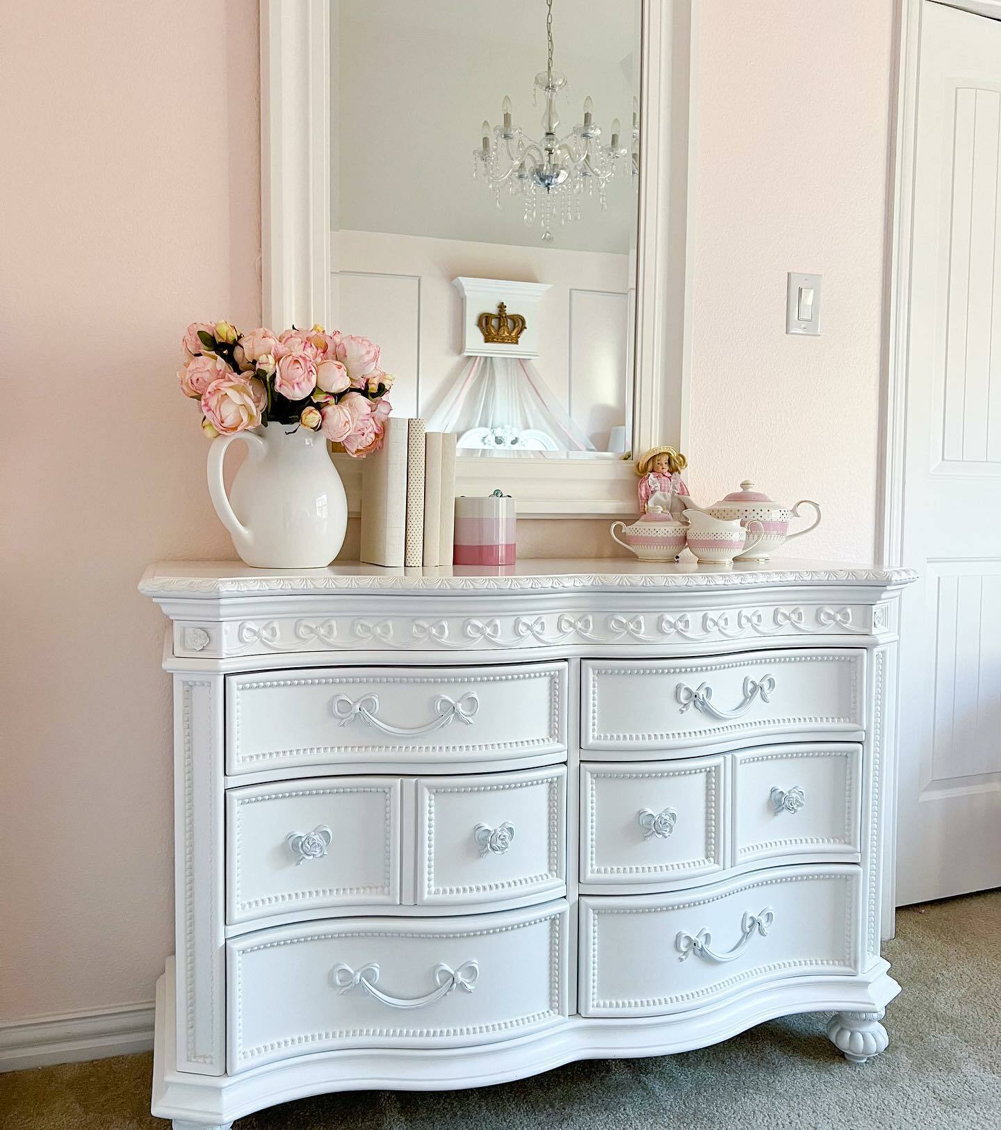 rooms to go princess dresser Disney Princess Fairytale White Colors,White 6 Drawer Dresser & Oval Mirror  Set