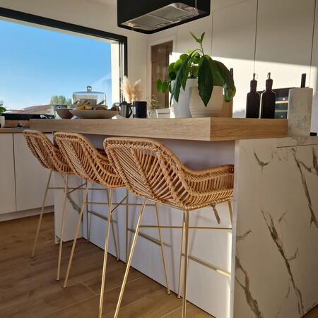 Nunuhai - Lot de 2 tabourets de bar en rotin pieds beiges H68cm