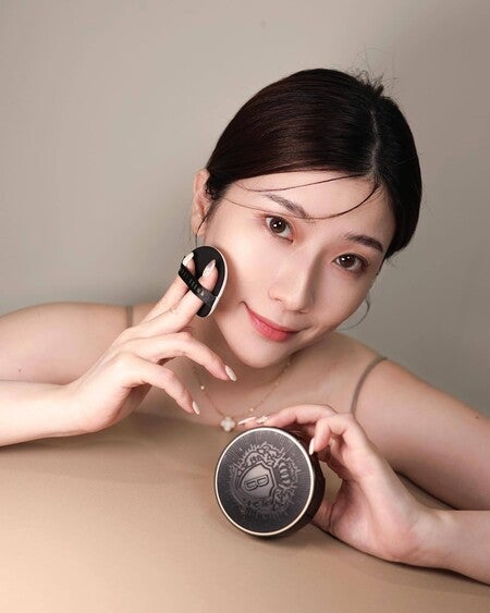 未使用⭐︎ボビィブラウン ウェイトレススキンクッションファンデーション　02 ウェイトレス スキン クッション ファンデーション SPF 40(PA+++