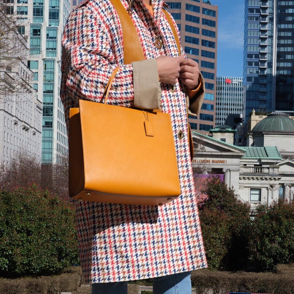 COACH® | Cashin Carry 32