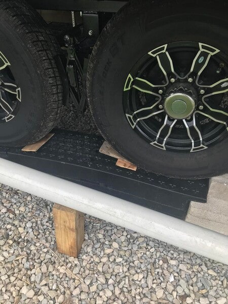 Guardian Rubber Container Ramps w/Wheel Levelers - 117x11x8