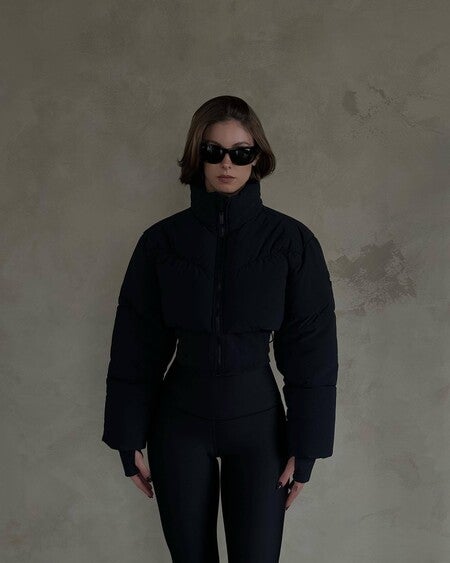 【ALO Yoga】MAIN ACT CORSET パファー 2色 MAIN ACT CORSET PUFFER – Alo Yoga Indonesia