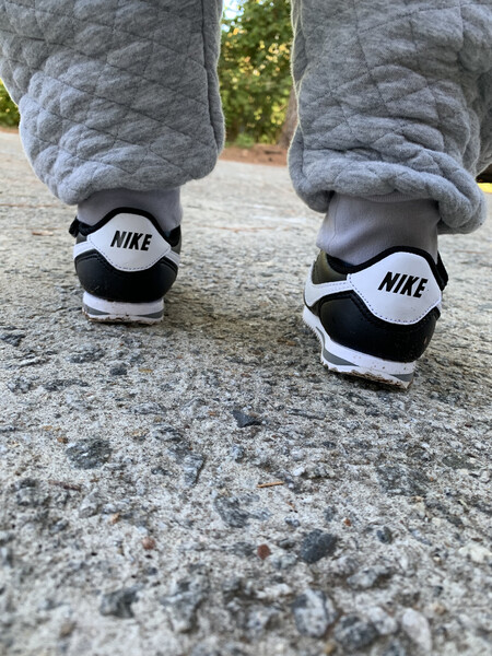 nike mach runner on feet
