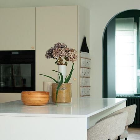 Soren - Lot de 2 chaises de bar en tissu bouclette et métal H65cm