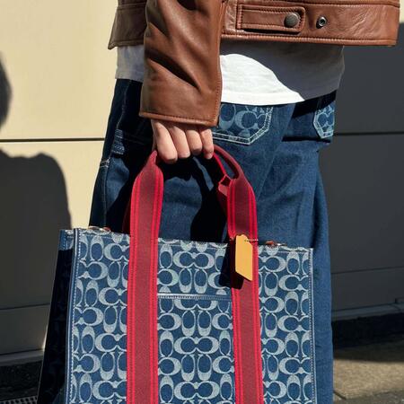 チェリーのチャーム付き COACH◆スミス トートデニム CY698 チェリーのチャーム付き COACH◇スミス トートデニム CY698