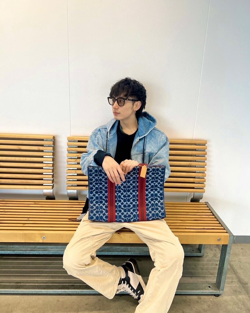 【ほぼ未使用】購入半年　Coach スミストートLデニム ネイビー/レッド 1044005433585059_01_5179w.jpeg