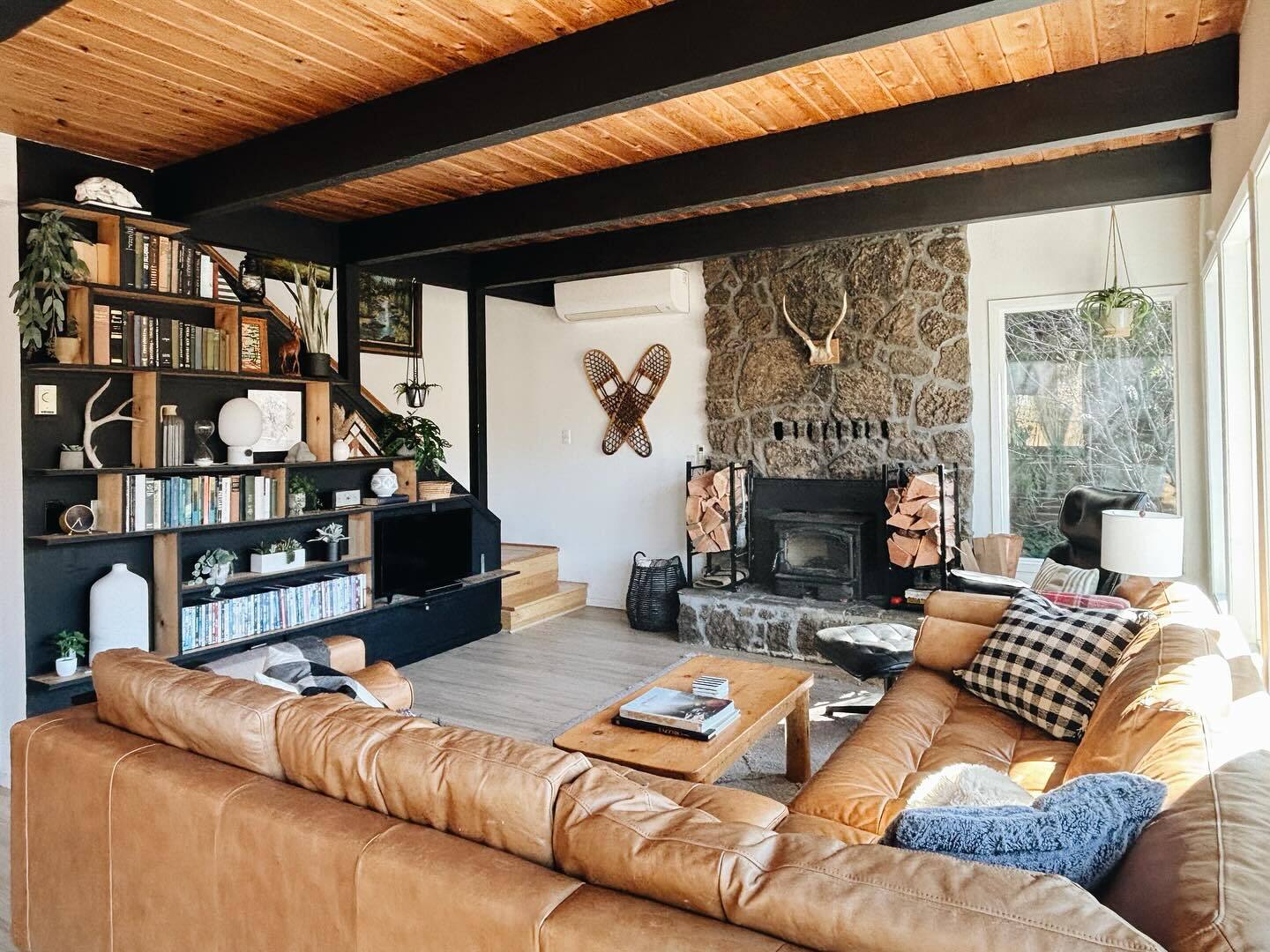 Sven Oxford Black Tufted Leather Corner Sectional Sofa | Article