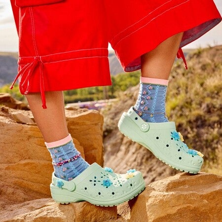 ☆送料無料☆ CROCS CLASSIC FLORAL CUT OUT CLOG ☆ Classic Floral Cut-Out Clog - Crocs