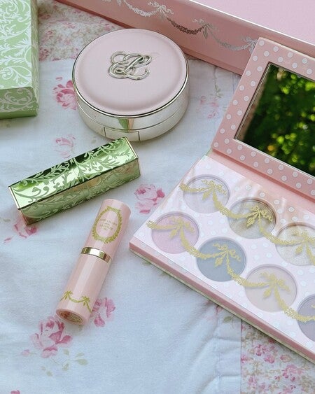 Estée Treasures Inspired by Tortoise Powder Compact | Estée Lauder