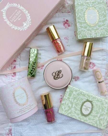 ESTÉE LAUDER Ladurée 限定リップスティックコレクション エスティ ローダー×ラデュレ「マカロンカラー」の花柄リップや