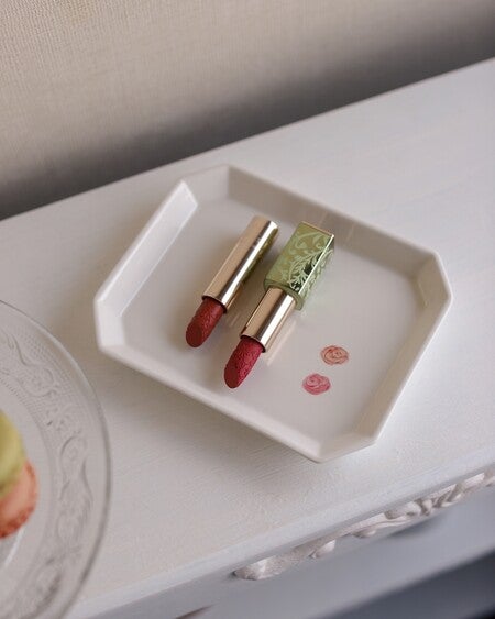 Estée Treasures Inspired by Mother of Pearl Powder Compact | Estée