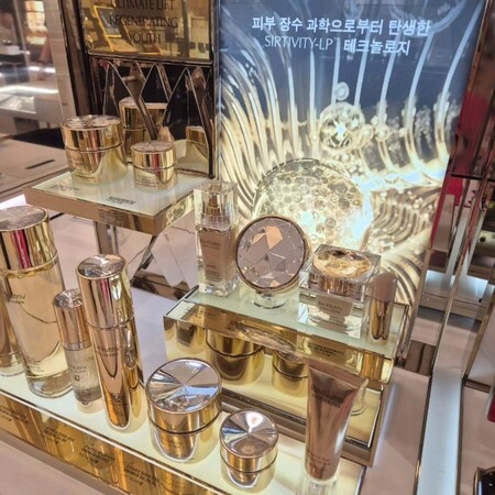 Re-Nutriv Ultimate Lift Regenerating Youth Serum | Estée Lauder