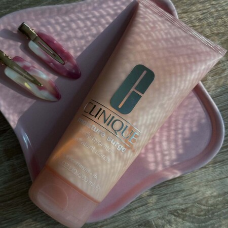 モイスチャー サージ ボディ ハイドレーター | クリニーク Clinique