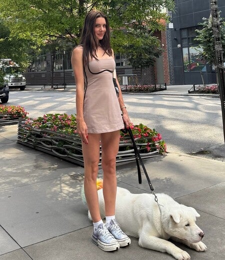 【2色】Alo Yoga Air Brush 流線型ドレス Airbrush Streamlined Dress - White/White | ALO