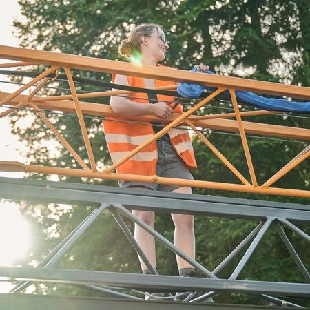 image by kleine.kranmonteurin.carla containing stand, vest, construction worker, man, scaffold