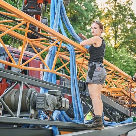image by kleine.kranmonteurin.carla containing woman, stand, girl, amusement park, short