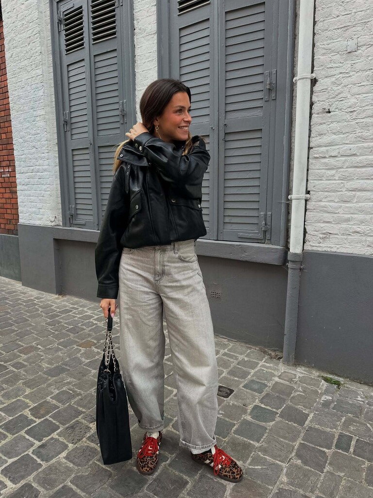 Wide-leg barrel jeans