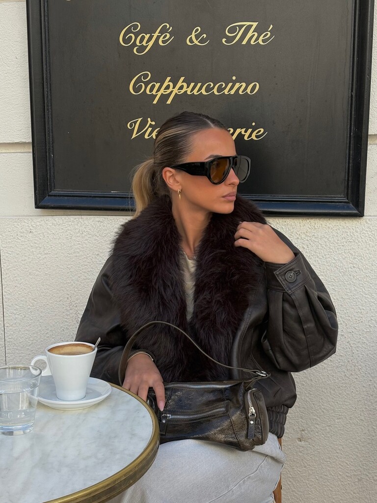 Wide-leg barrel jeans