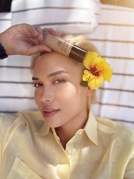 美品Bobby brown ウェイトレススキンファンデーションN032 サンド ウェイトレス スキン ファンデーション SPF 15 (PA++)（ミニ