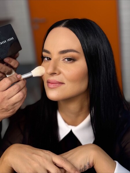 シアーフィニッシュ プレストパウダー | ボビイ ブラウン Bobbi Brown