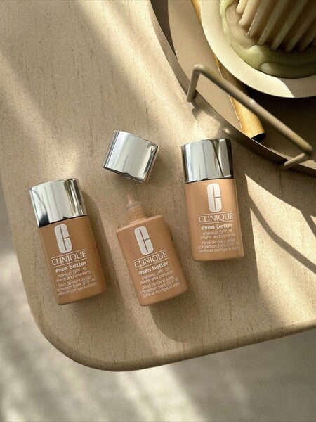 Even Better Refresh™ Hydrating and Repairing Foundation