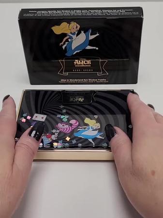 アリス イン ワンダーランド アイシャドウ パレット | ボビイ ブラウン