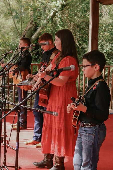 Gibson Men's Basic Solid Long Sleeve Pearl Snap Western Shirt