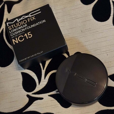 スタジオ パーフェクト SPF 15 モイスチャー ファンデーション